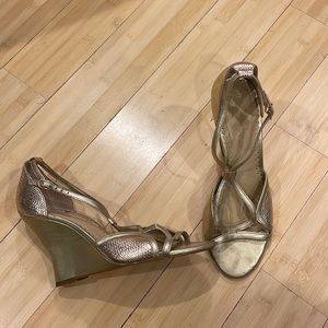 Lilly Pulitzer gold wedges size 9